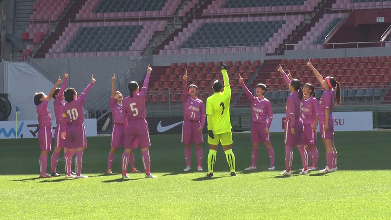前人未到の「高校女子サッカー選手権3連覇」に挑んだ<br> 女子高校生 最後の冬に密着した