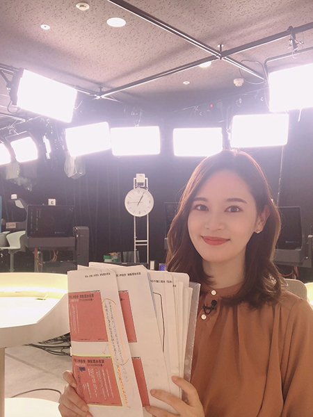 マニュアルファイル持った佐竹