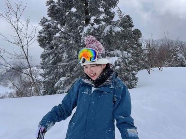 雪にまみれる図