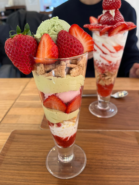 いちごパフェ