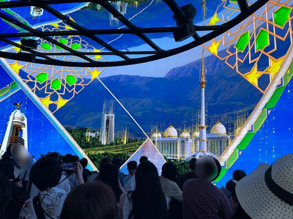 巨大スクリーン