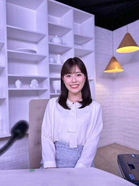 座り正面の写真