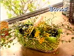 籠に入った花