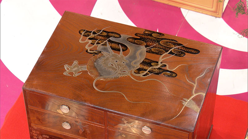 ▼完成まで10年　特注の化粧箱