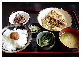 梅の里で出会った、奥深い普通の食堂