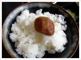 梅の里で出会った、奥深い普通の食堂