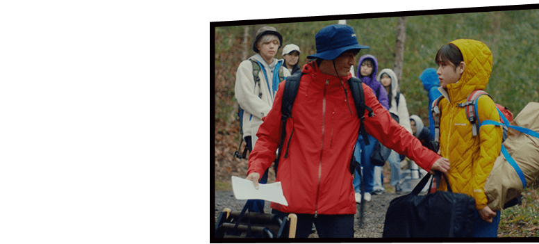 田中の荷物をもってあげる山門