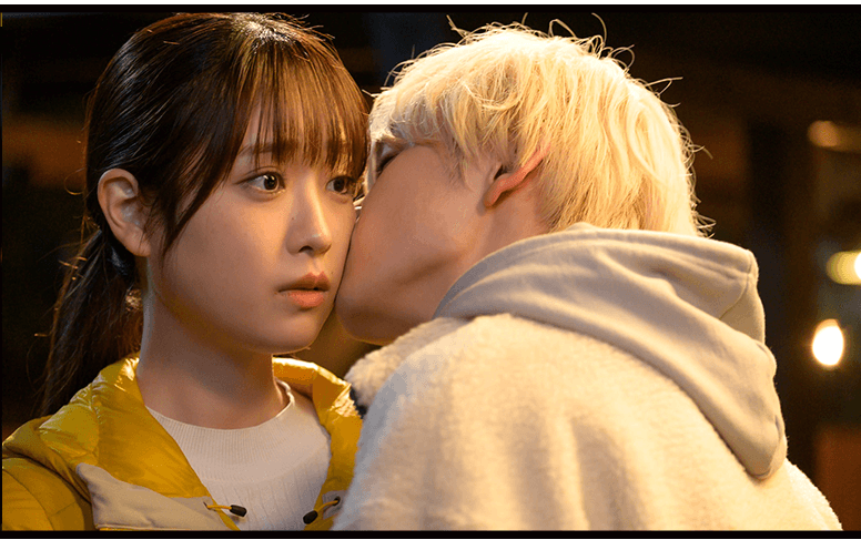 田中にキスする村井