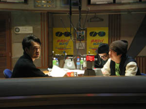 そのウラ話とは、日村さんは終演後、観に来ていた作家の及川と永井に「打ち上げすぐ抜けるから、この後一緒にメシを食おう」と誘い、ふたりはファミレスで日村さんが来るまで待機。 そのウラ話とは、日村さんは終演後、観に来ていた作家の及川と永井に「打ち上げすぐ抜けるから、この後一緒にメシを食おう」と誘い、ふたりはファミレスで日村さんが来るまで待機。