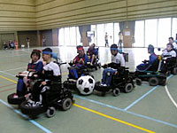 電動車椅子サッカーチームによるエキシビションマッチ
