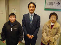発表した「さくら会」のメンバー（左から阿部さん、島田さん、秋山さん）