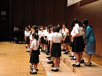 中沢小学校と外山惠理アナウンサー