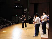 白鳥中学校と新人アナウンサー2人