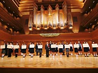結城章夫事務次官と受賞校の代表