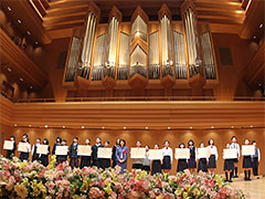 西川京子文部科学副大臣と受賞校代表