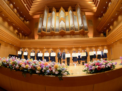 義家弘介文部科学副大臣と受賞校代表