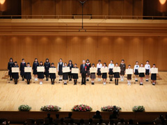藤原誠文部科学事務次官と受賞校代表