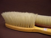 $B;^LS$,4N?4$NMNI~%V%i%7!J<jA0!K(B<br>$B;^LS$r@Z$j$=$m$($?%V%i%7!J1|!K(B