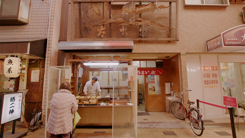 大阪・天神橋 「いつも大量買い！二度焼き粉もん」