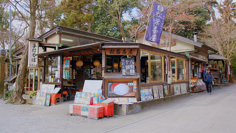 旅行気分の昼呑み！伝統そば