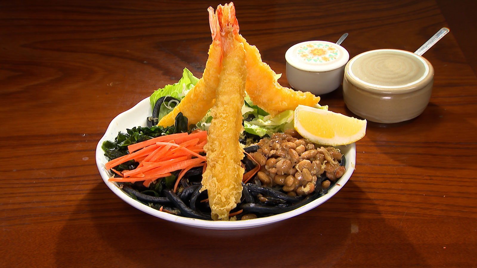 【創業15年連日大盛況の超人気「吉田のうどん」！】