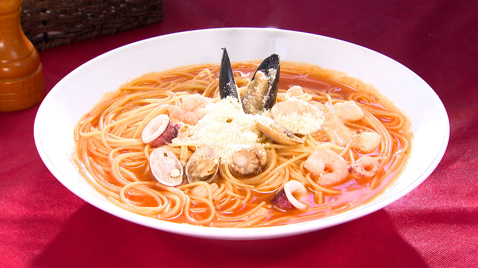 【地元の方で連日大盛況！コスパ最強の洋食メニューを堪能！】