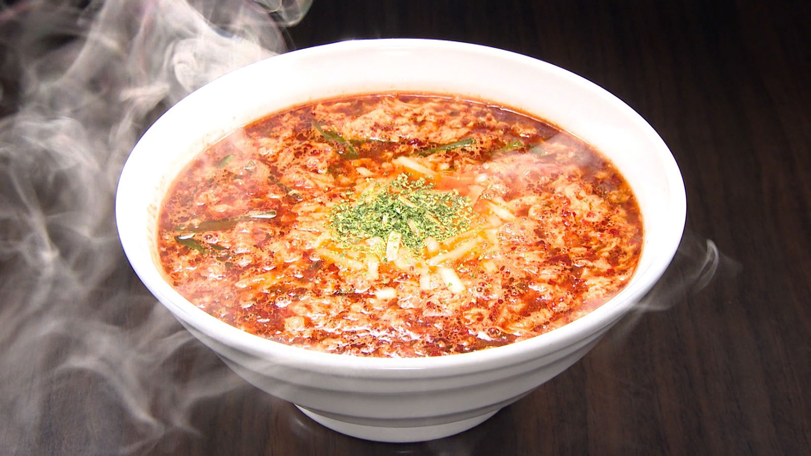 【女性に大人気！辛みと酸味が絶妙にマッチした辛麺を堪能！】