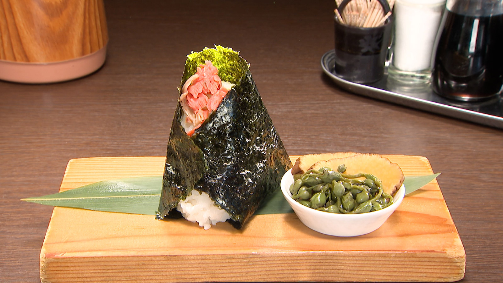 【種類豊富なおにぎりと定食を堪能できるお店】