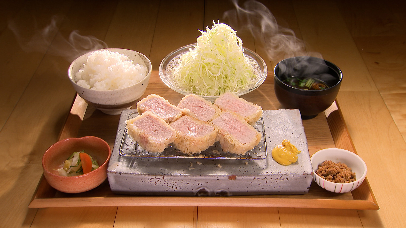 【逗子駅から徒歩1分！肉・米・油・パン粉にこだわったとんかつ専門店！】