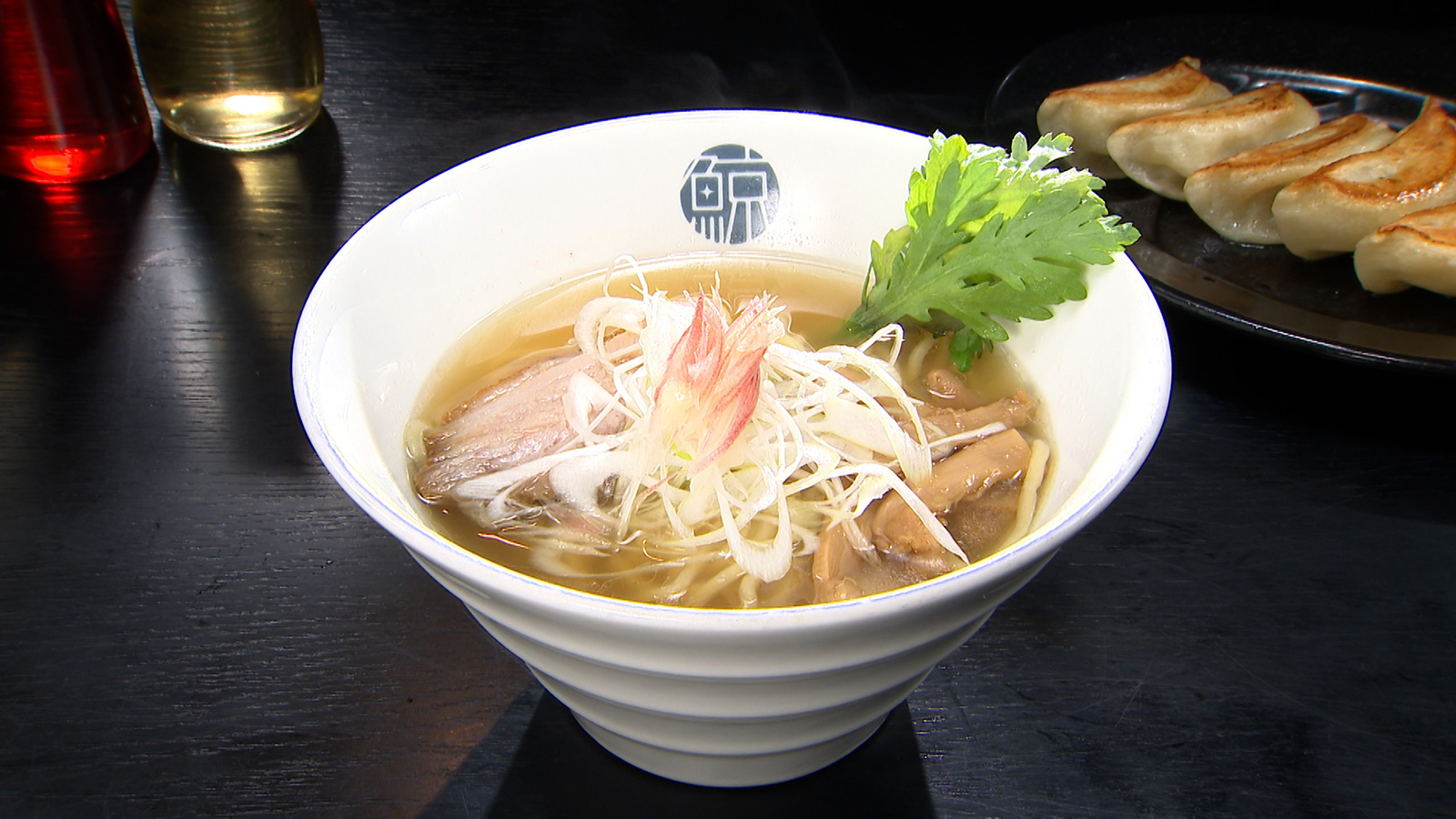 【地元民で連日大盛況！店主こだわりの新感覚ラーメン！】