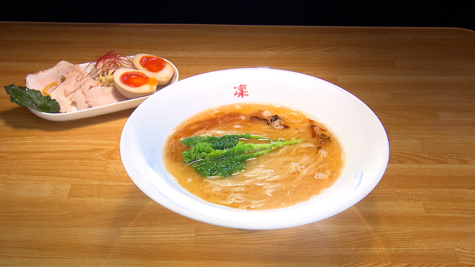 【こだわりがつまった濃厚鶏白湯ラーメン】