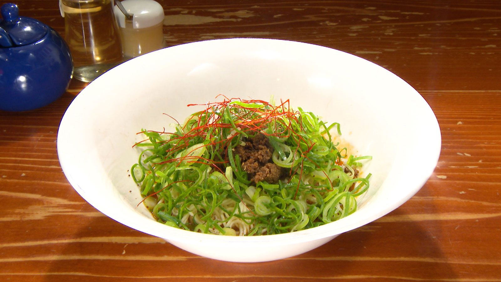 【連日大盛況！辛さがクセになるまぜそばが人気のお店！】