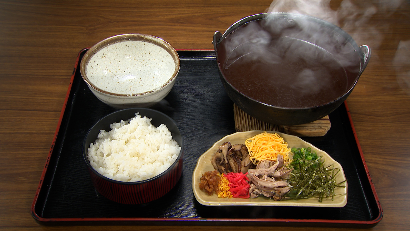 【地元ののんべえたちがお酒を飲み交わす焼き鳥居酒屋さん】