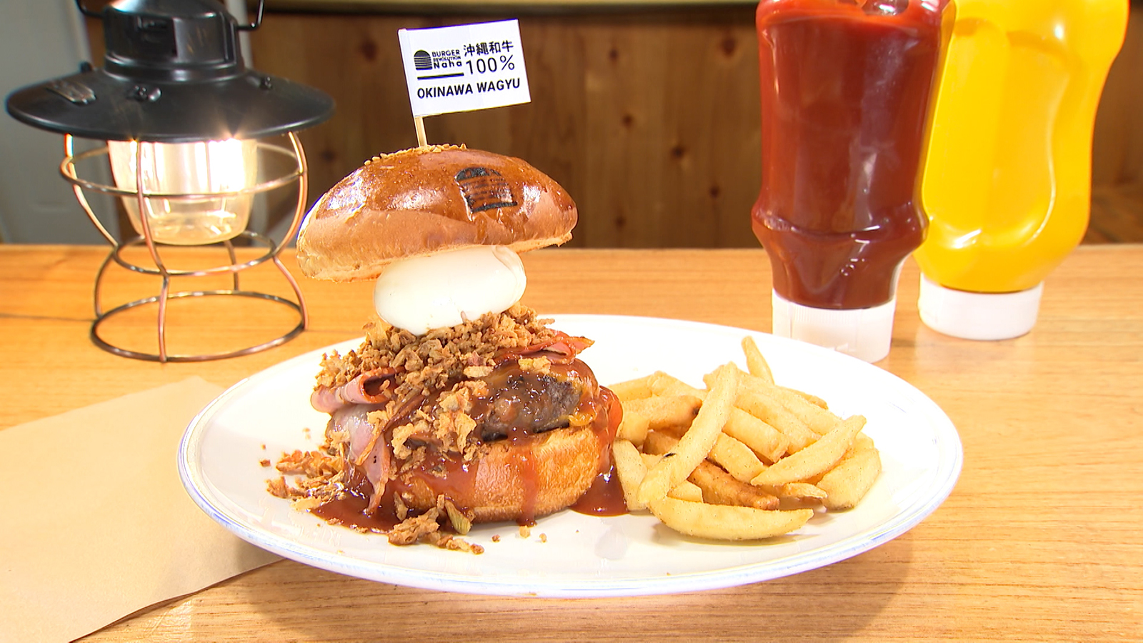 【沖縄和牛100％！ボリューム満点の絶品バーガー！】