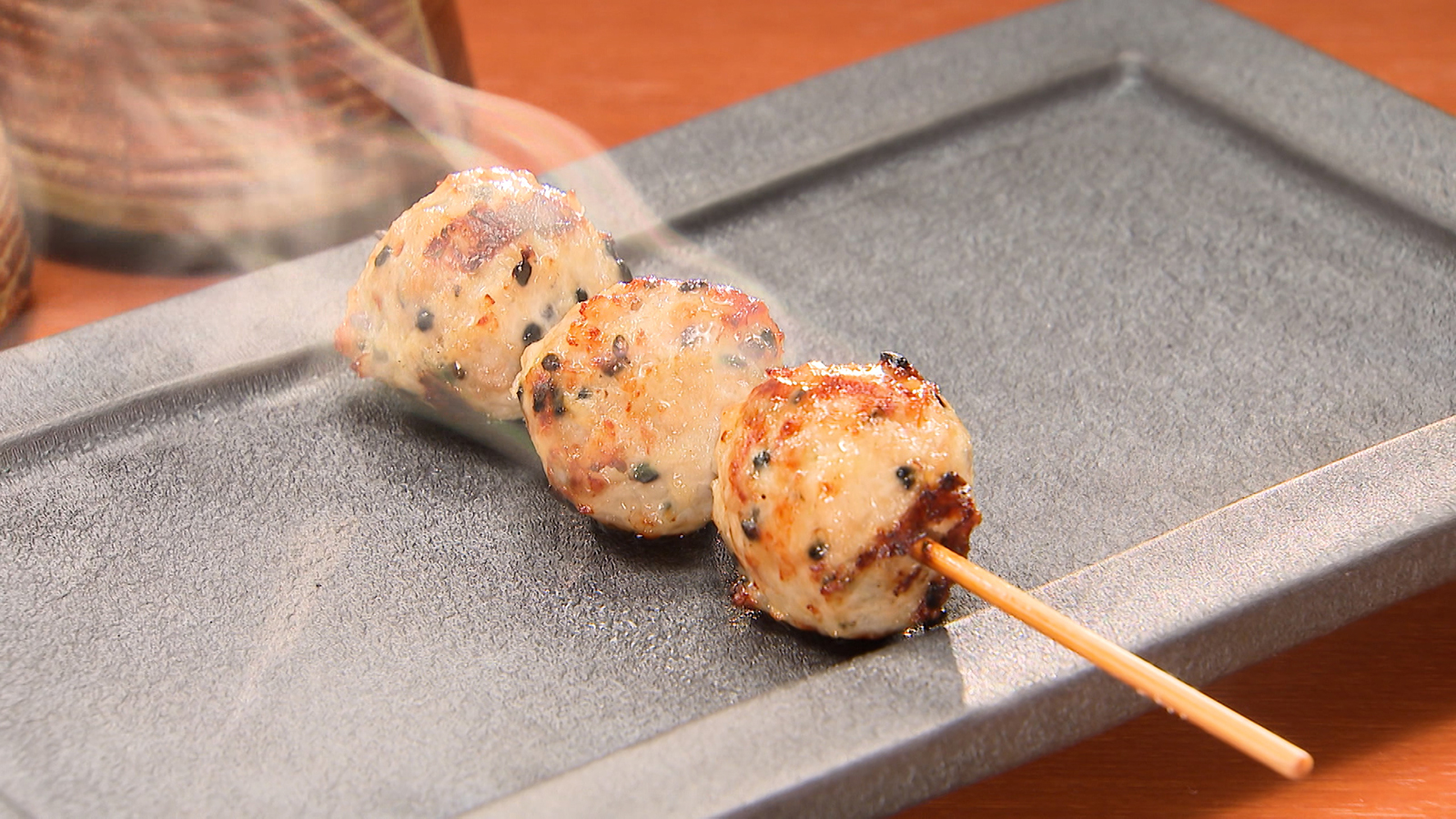 【モダンでオシャレな内装の知る人ぞ知る焼き鳥店】