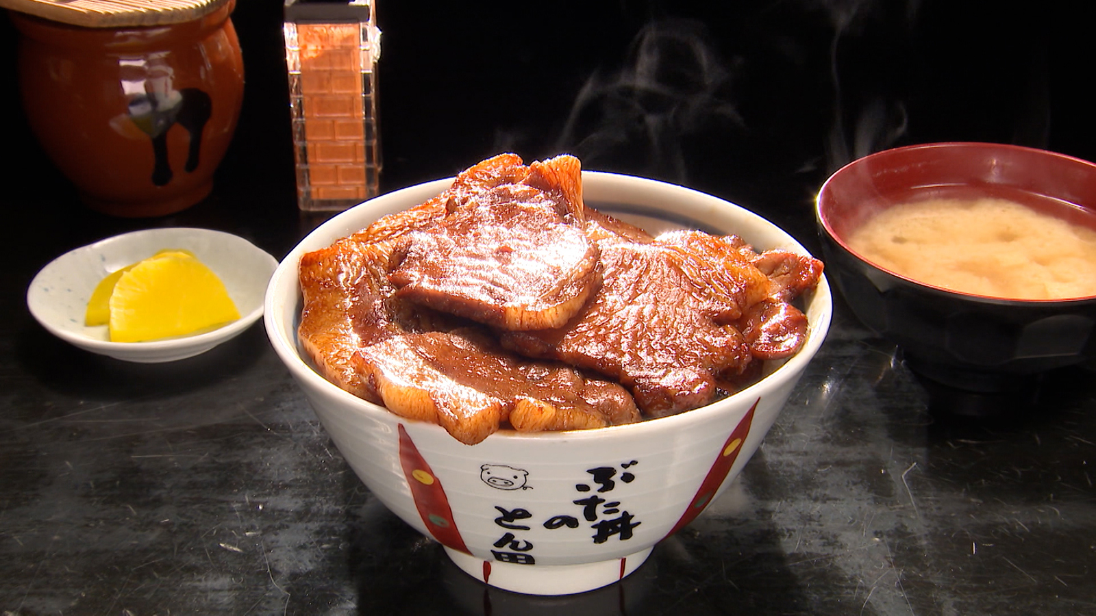 【豚丼激戦区・帯広で大人気！連日行列が絶えない超人気店！】