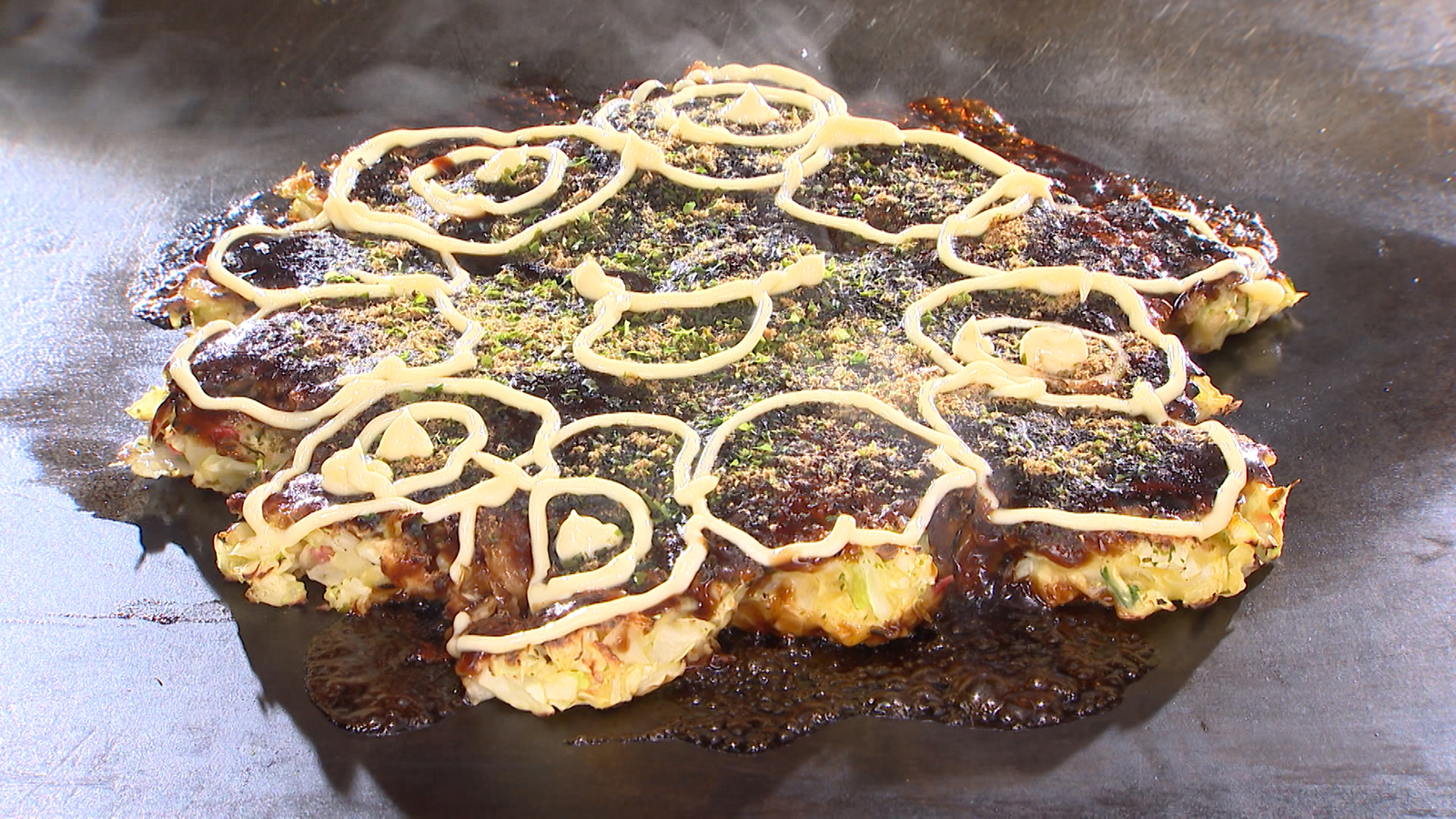 【約100種類のメニュー！遊び心満載の鉄板焼きのお店】