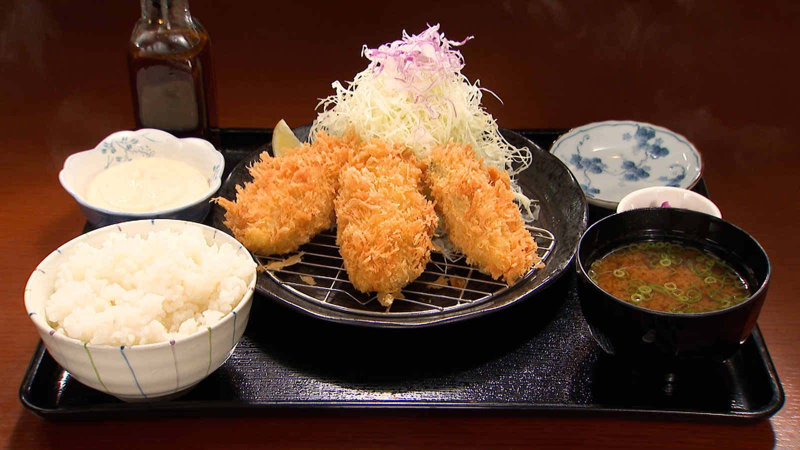 【大ぶりなカキフライが自慢の地元で愛される名店】