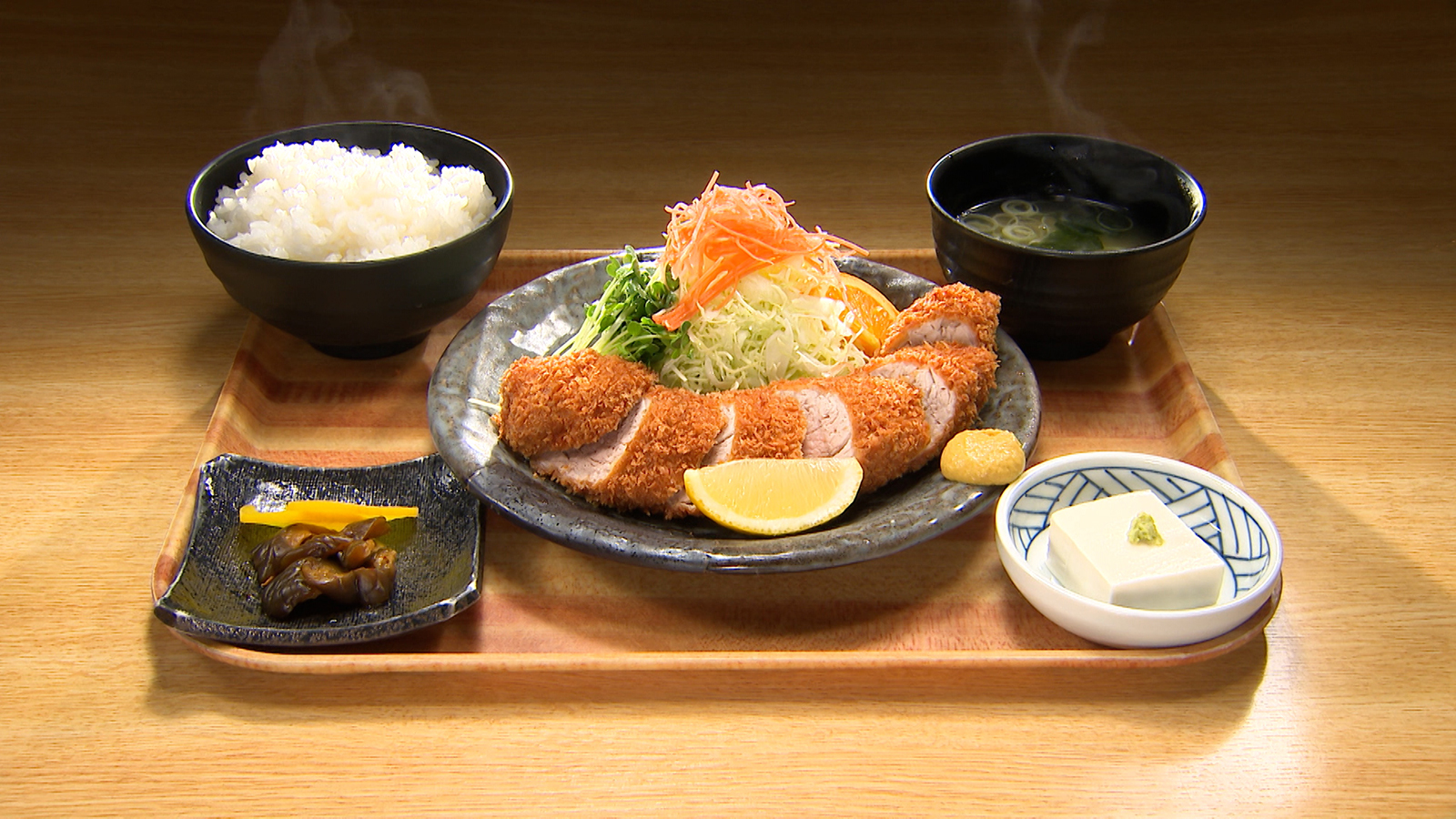 【スキー客にも大人気！行列ができるとんかつ専門店！】