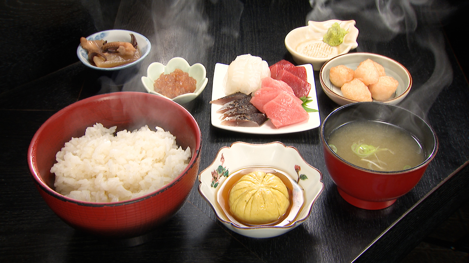 【連日長蛇の列！お店こだわりの練り物と鮮度抜群の海鮮がいただける食堂！】