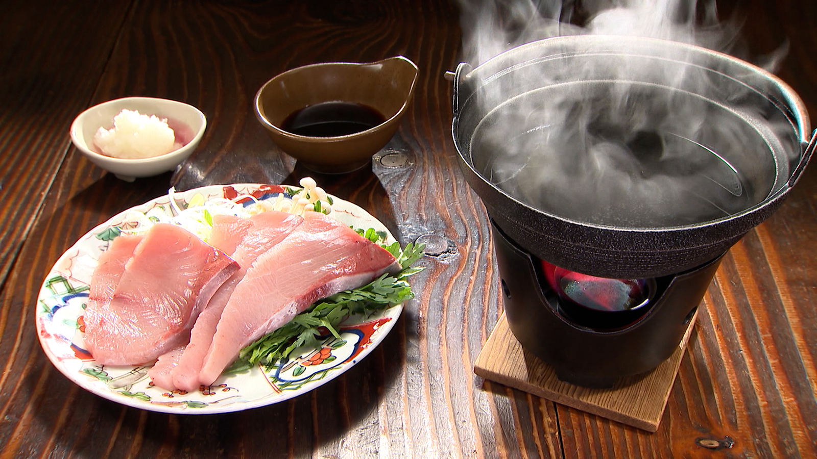 【地元の常連たちが足しげく通う、割烹料理の新鮮ド迫力な寒ブリ！】