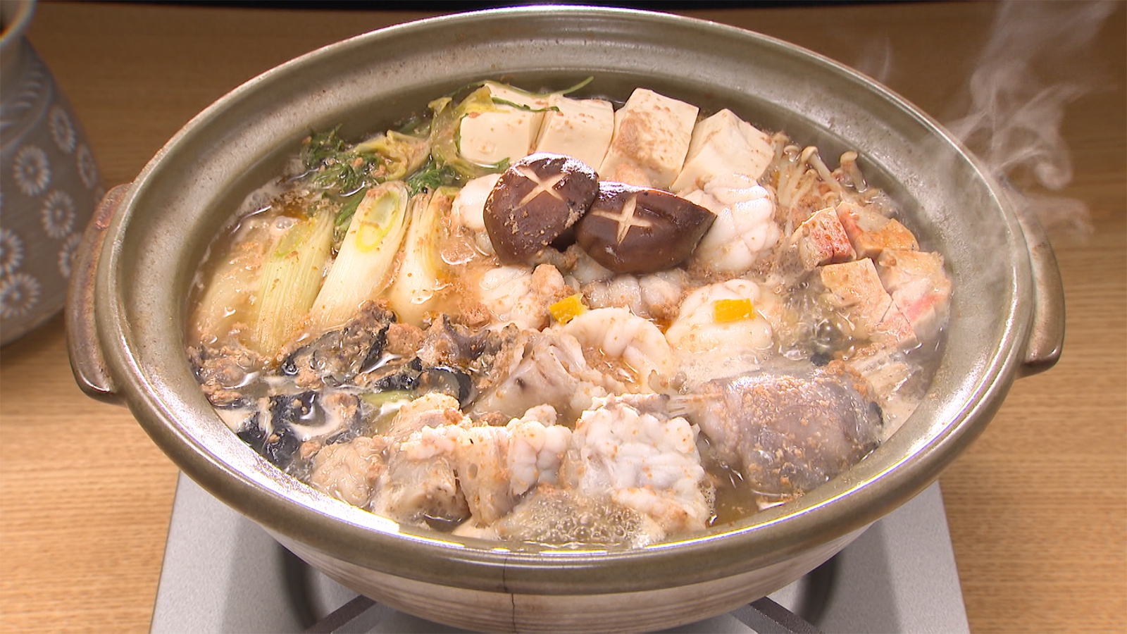 【日本海の海の幸を詰め込んだ鍋と新鮮な寿司が堪能できる老舗割烹！】