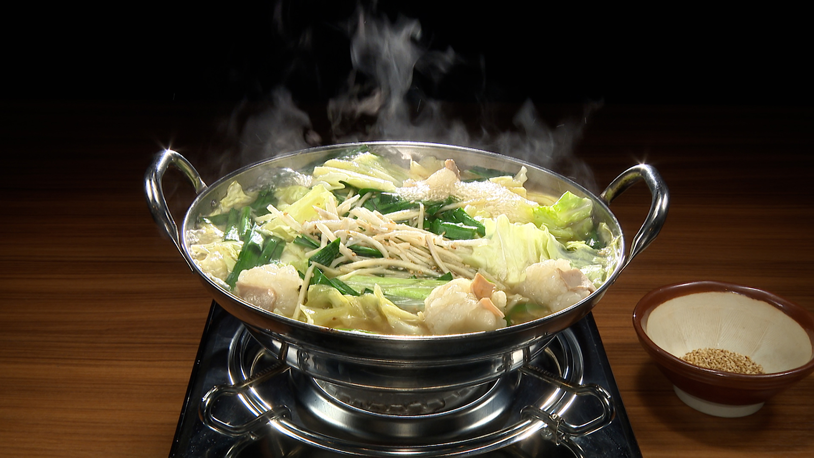 【もつ鍋と焼肉がダブルで楽しめる精肉店直営のお店】