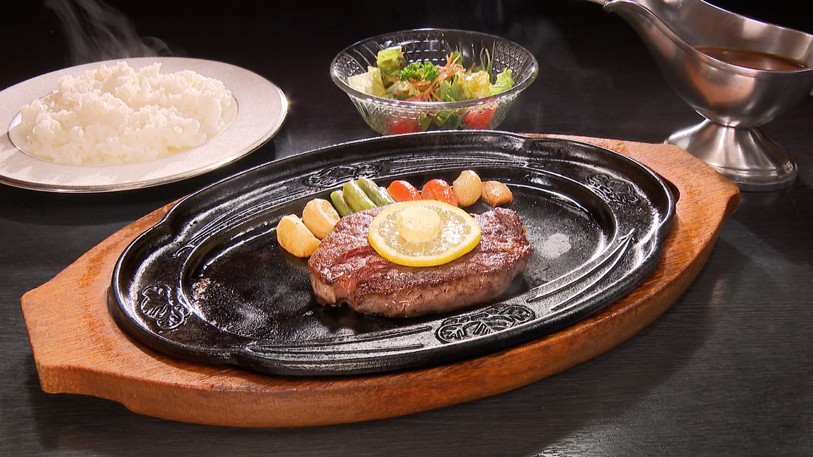 【豊富な洋食メニューをいただける老舗レストラン】