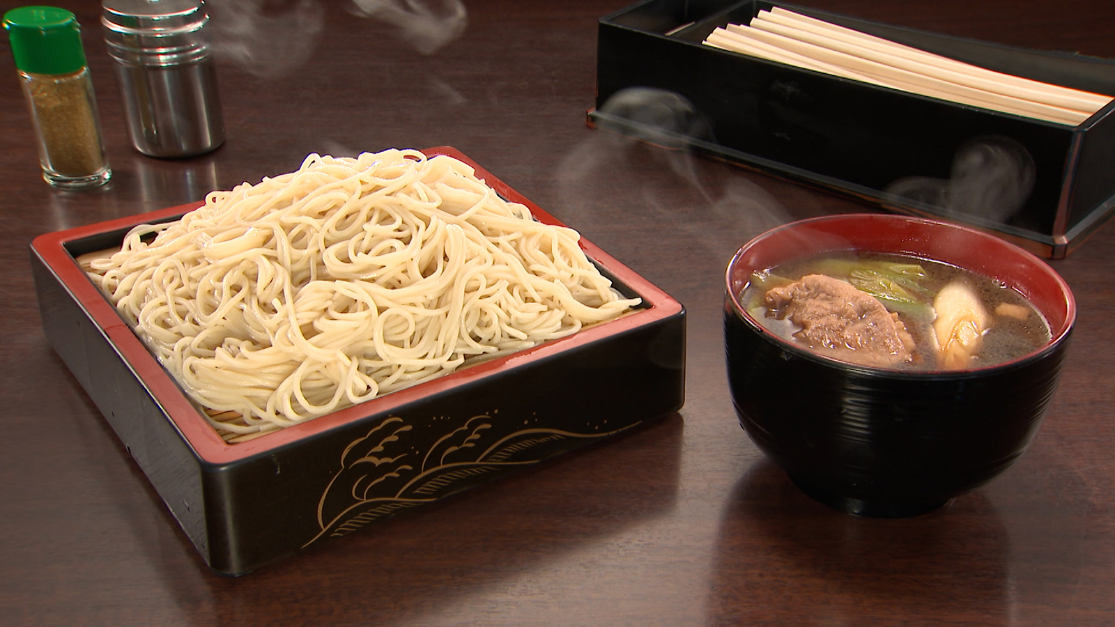 【自家製そばとボリューム満点の料理が愛される町の大衆食堂！】