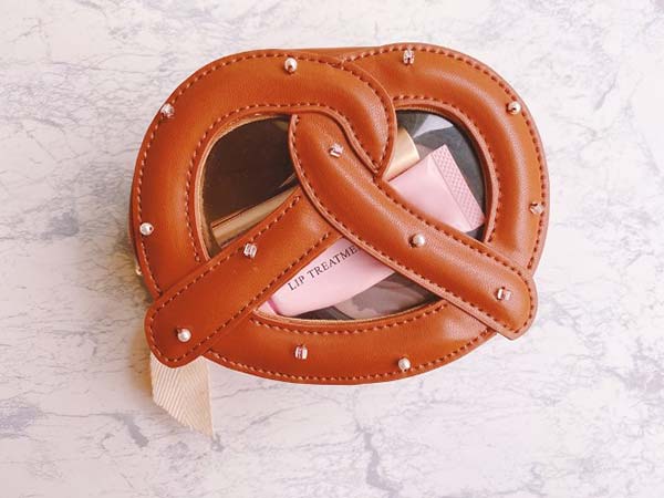 プレッツェルのポーチ２