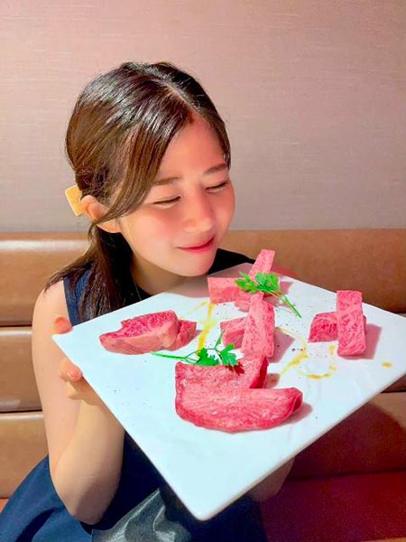 肉プレートと三上