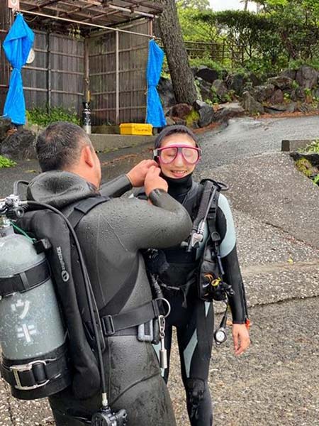 インストラクターと道で