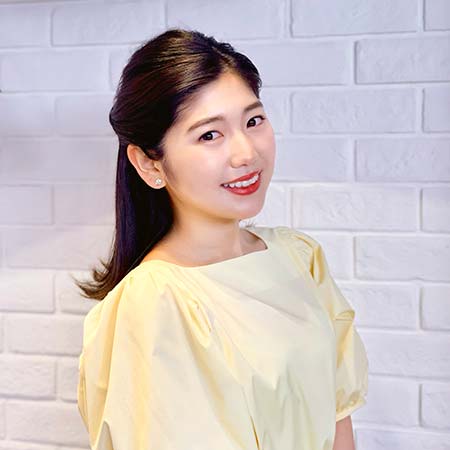 黄色のトップス