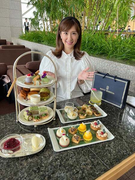 スイーツを前に